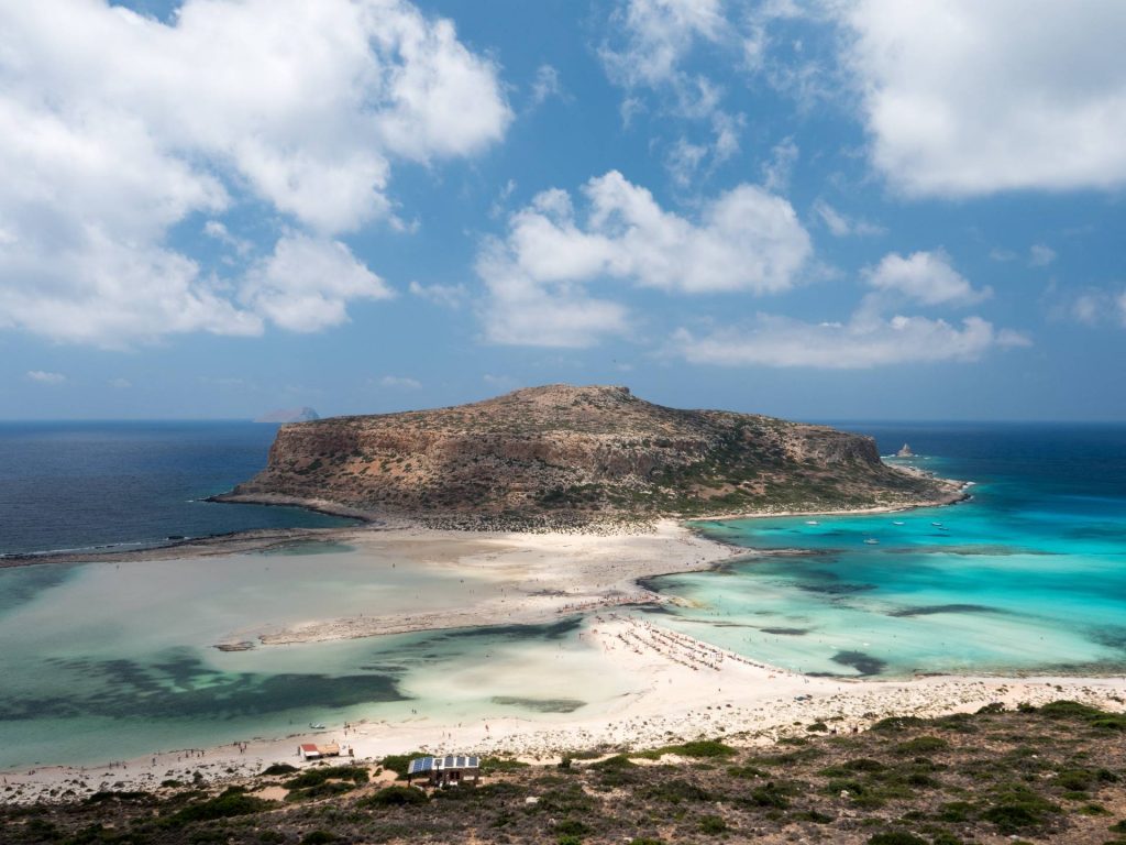 Αγκαλιά σε δύο πέλαγα Αγκαλιά σε δύο πέλαγα