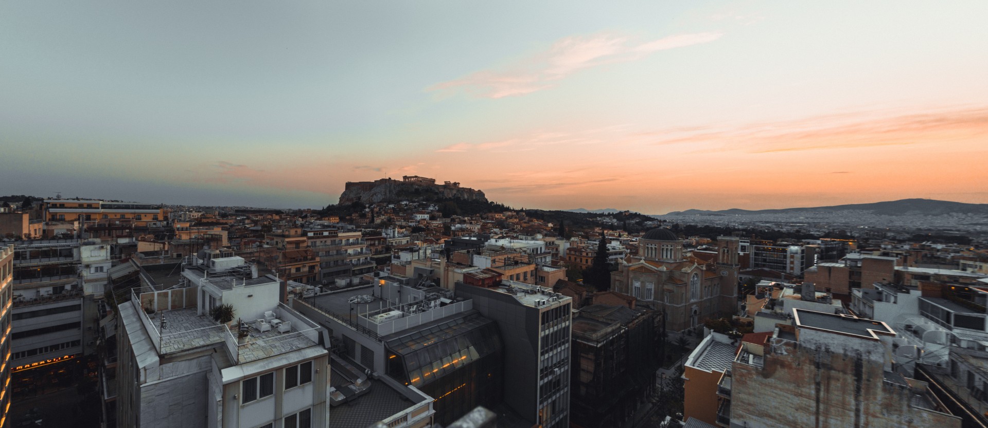 Τα ξενοδοχεία της Αθήνας με τα απόλυτα ατμοσφαιρικά roof garden