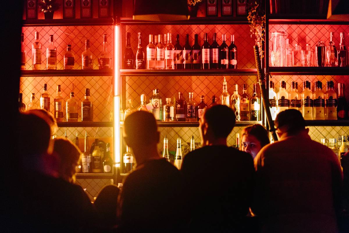 Βραδινή βόλτα στο κέντρο της Αθήνας: Τα bar που έχουν κάτι να πουν
