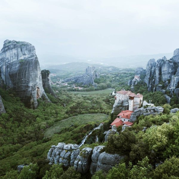 meteora_diakopes_diamoni_valdemaras-unsplash (1)