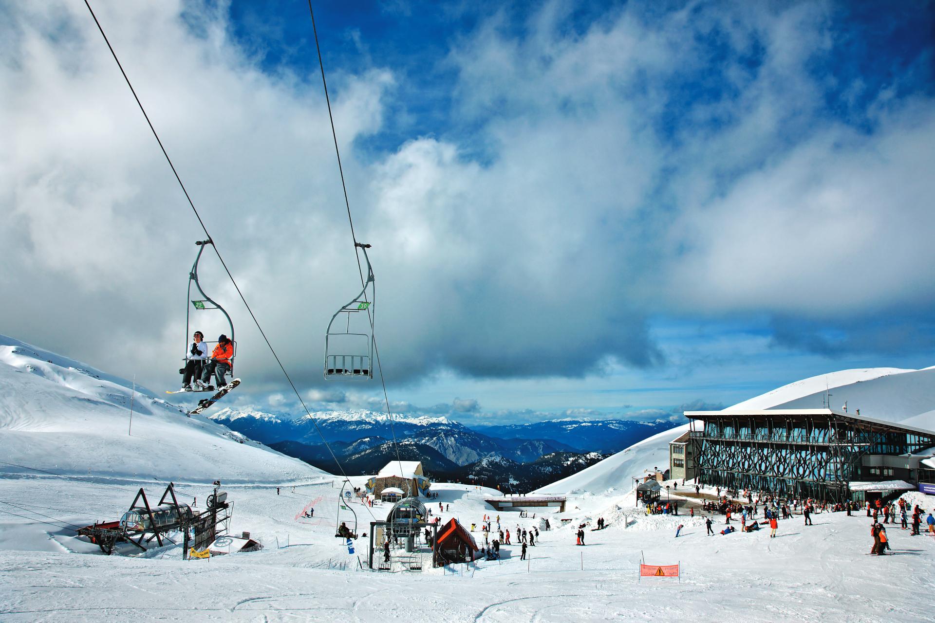 Σκι στο βουνό: Οι δημοφιλέστεροι χειμερινοί προορισμοί στην Ελλάδα