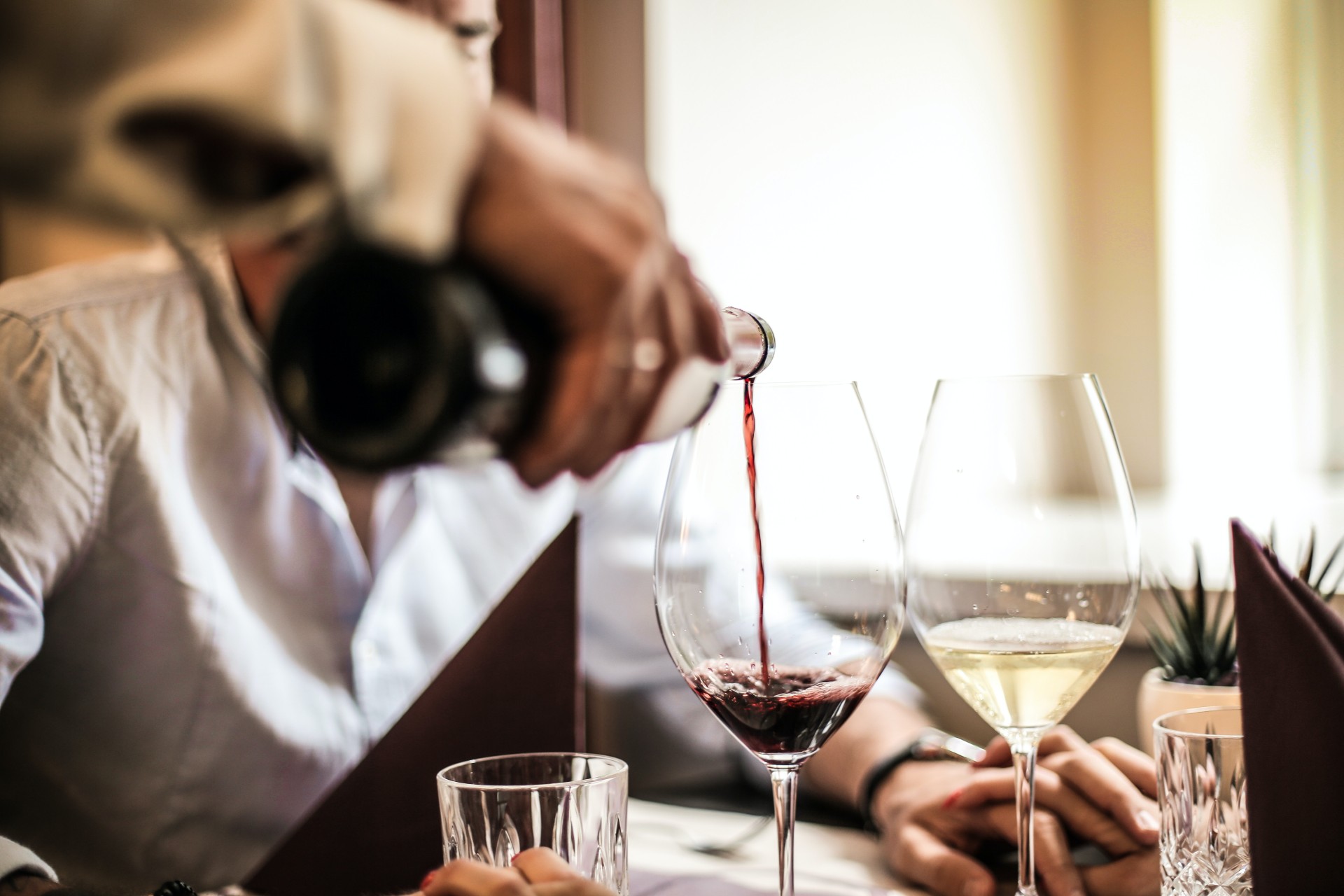 3 wine bars στη Θεσσαλονίκη που πρέπει να γνωρίσουν οι λάτρεις του κρασιού