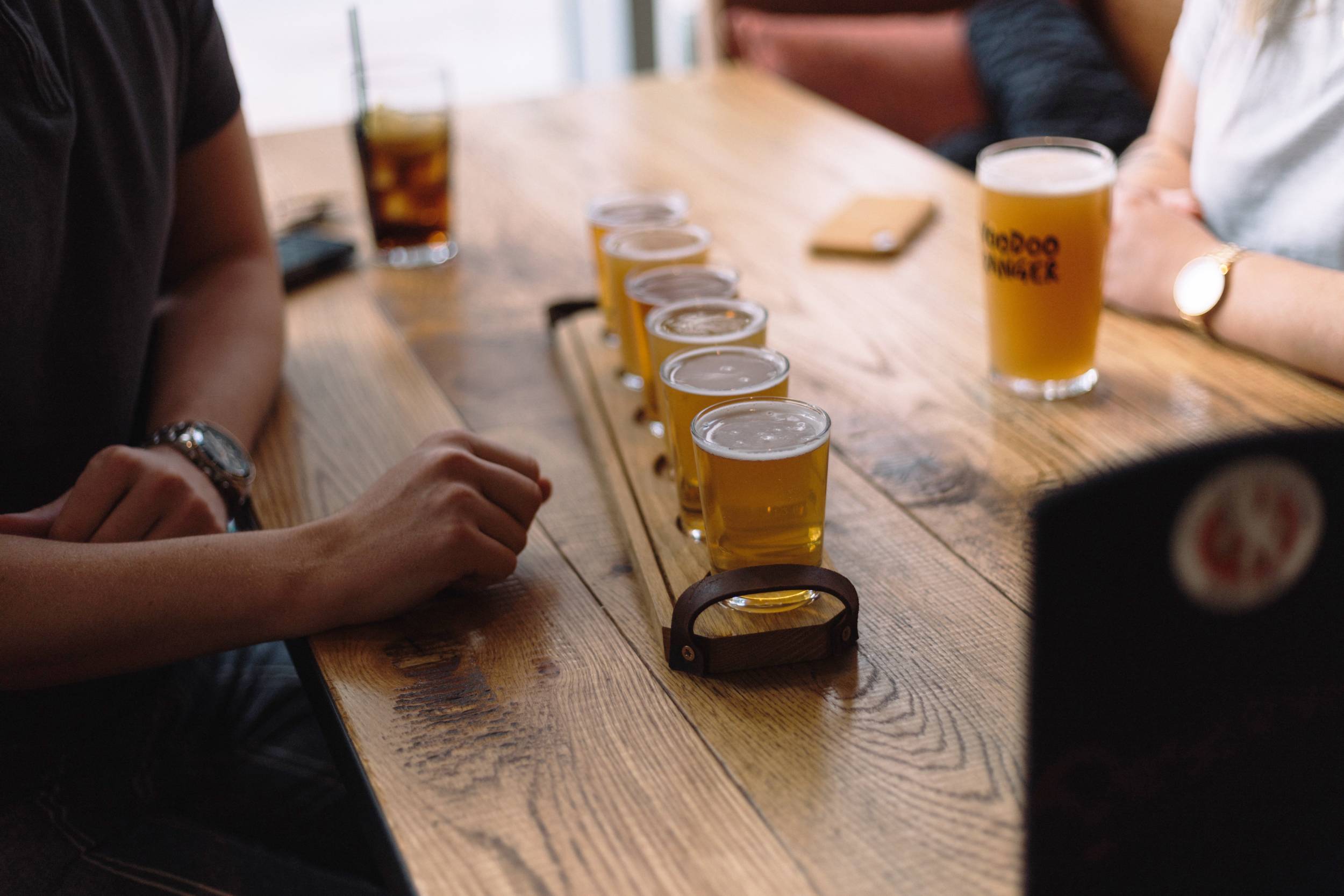 The Beer Guide: Εδώ θα απολαύσετε ψαγμένες μπύρες στην Αθήνα