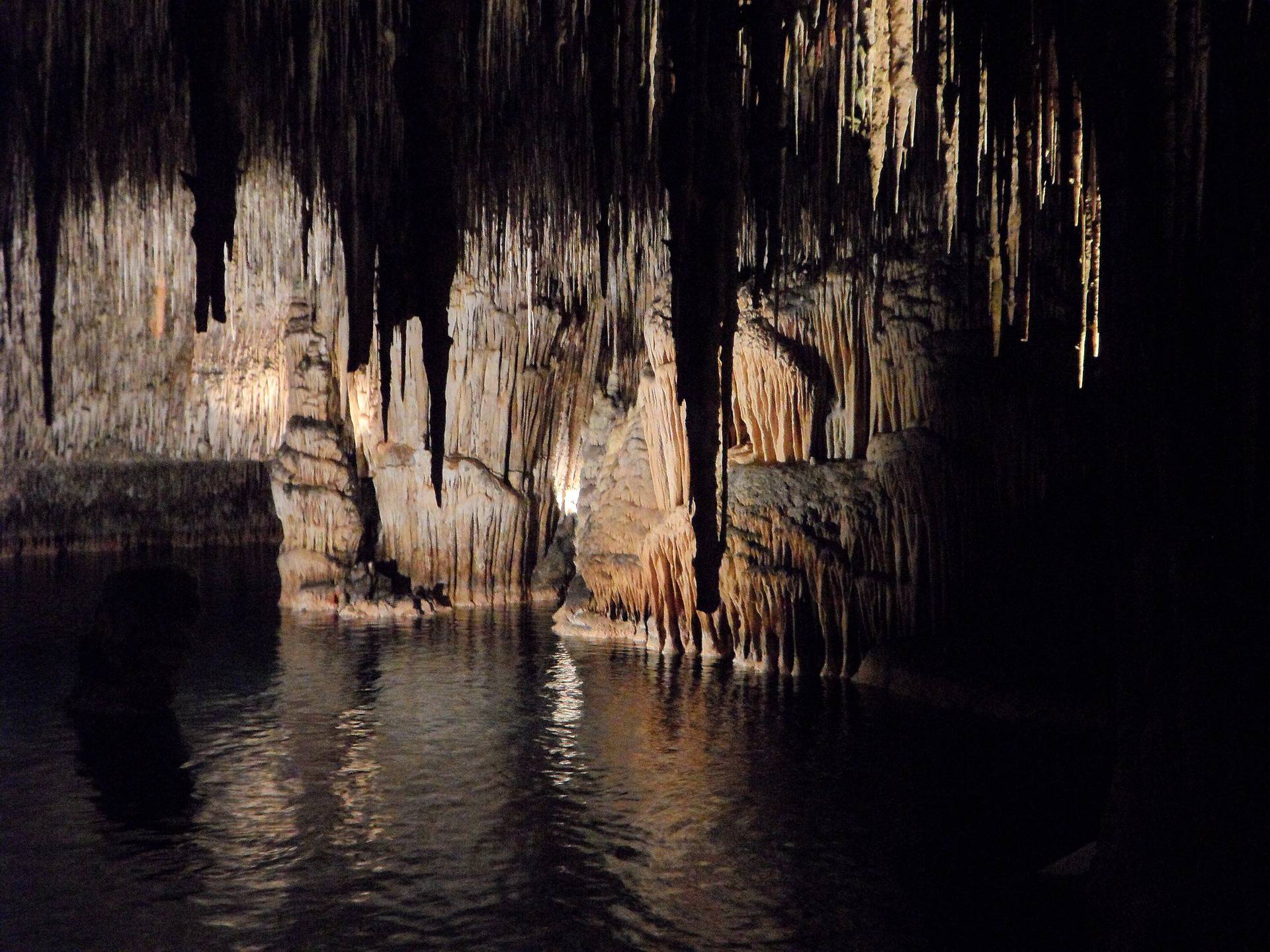 Σπήλαιο των Λιμνών: Μια διαφορετική εμπειρία στα Καλάβρυτα