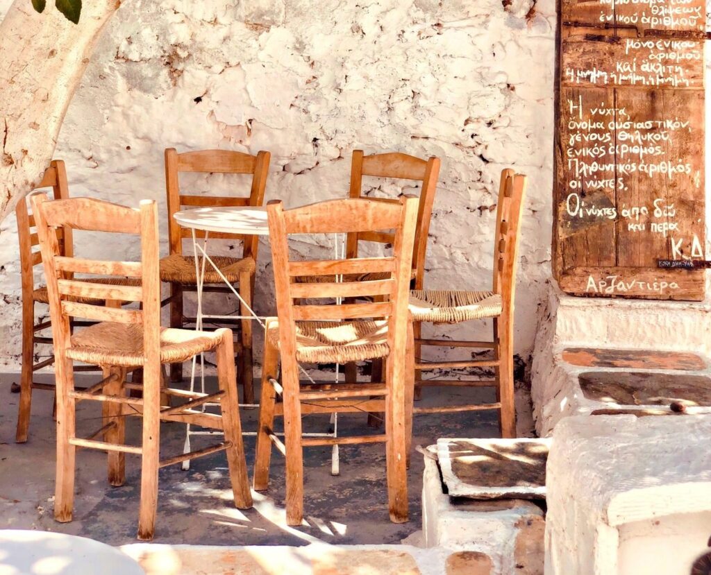 Γεύση στην Αστυπάλαια |  Τα ουζερί με τους αξέχαστους μεζέδες
