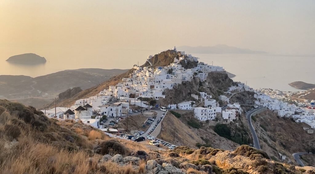 Σέριφος: Περιήγηση στην γραφική Χώρα της