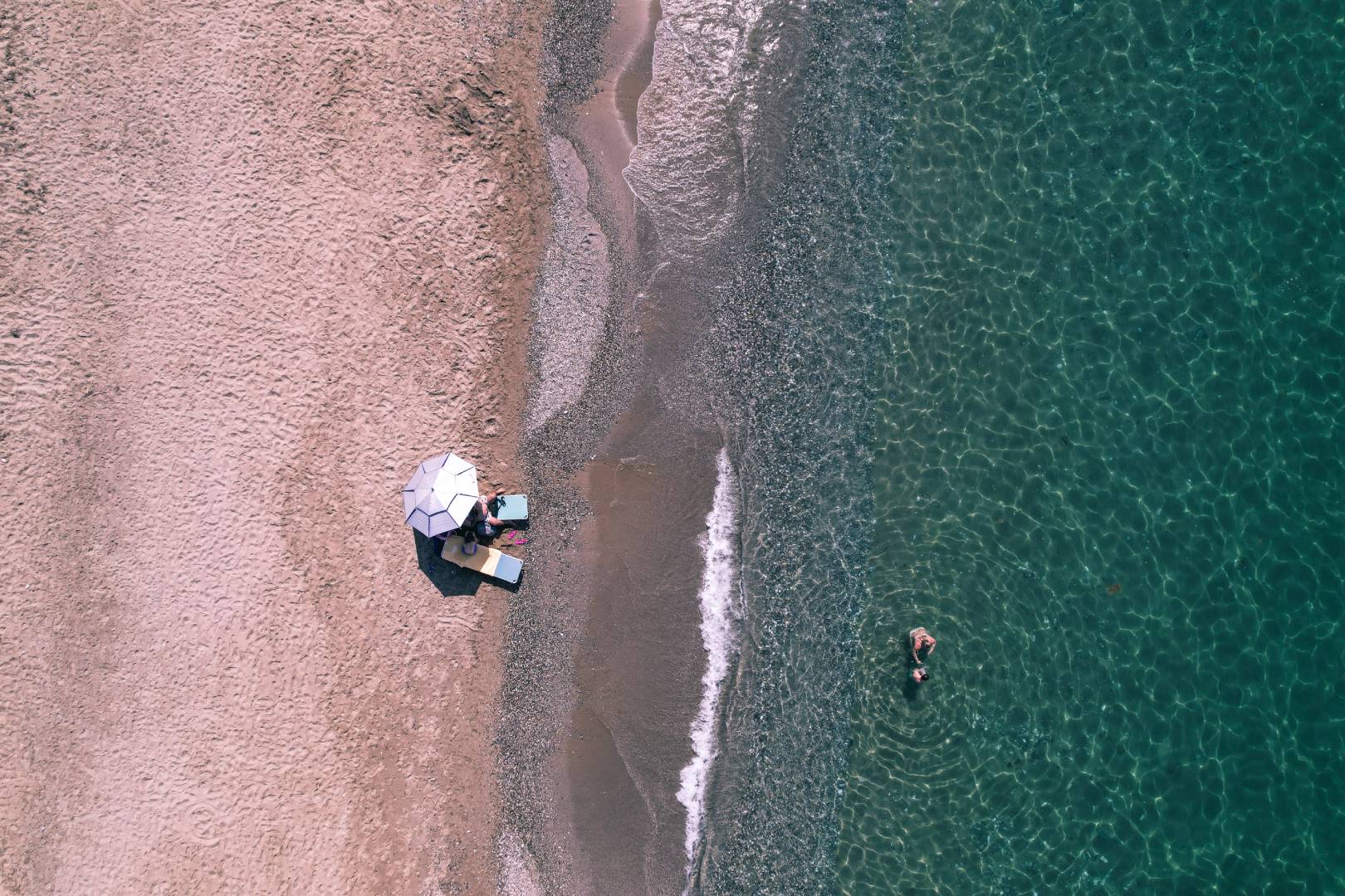 3 απομονωμένες παραλίες στην Αττική για απόλυτη χαλάρωση