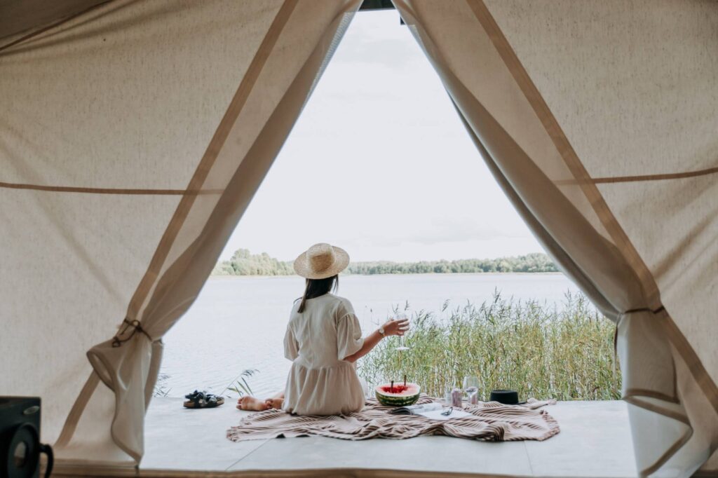 Εναλλακτικές διακοπές σε glamping: Πού θα ζήσουμε αυτή την εμπειρία;