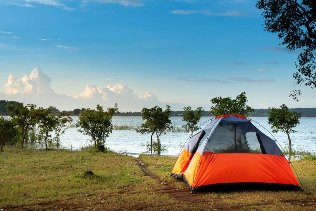 Low budget διακοπές: Τα καλύτερα οργανωμένα camping στην Πελοπόννησο