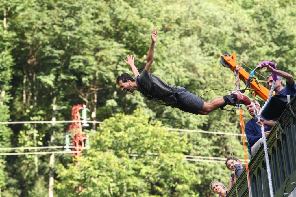 Bungee jumping: Εσείς θα το τολμούσατε;