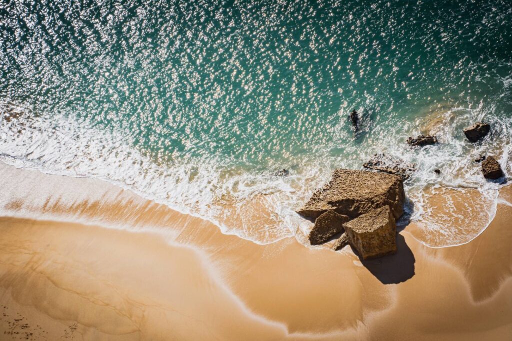 Αττική: 5 παραλίες για τις τελευταίες μας βουτιές