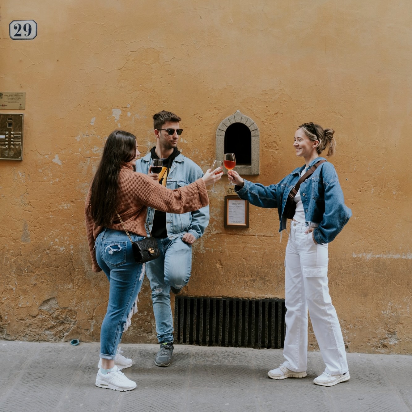 wine-windows-firenze-people