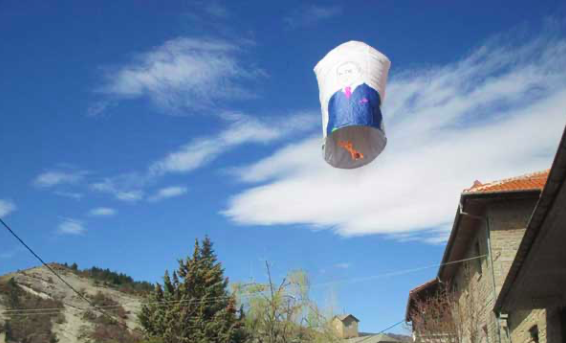 Καθαρά Δευτέρα: Αυτοσχέδια αερόστατα αντί χαρταετών στον ουρανό του Πεντάλοφου Κοζάνης