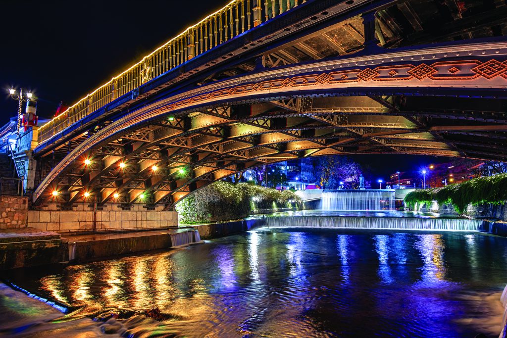 View,Of,The,Lithaios,River,,Bridge,And,Waterfalls,In,Trikala,