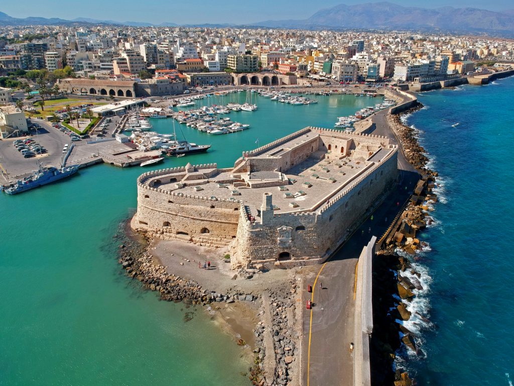 Πανοραμική άποψη της πόλης του Ηρακλείου ©istock