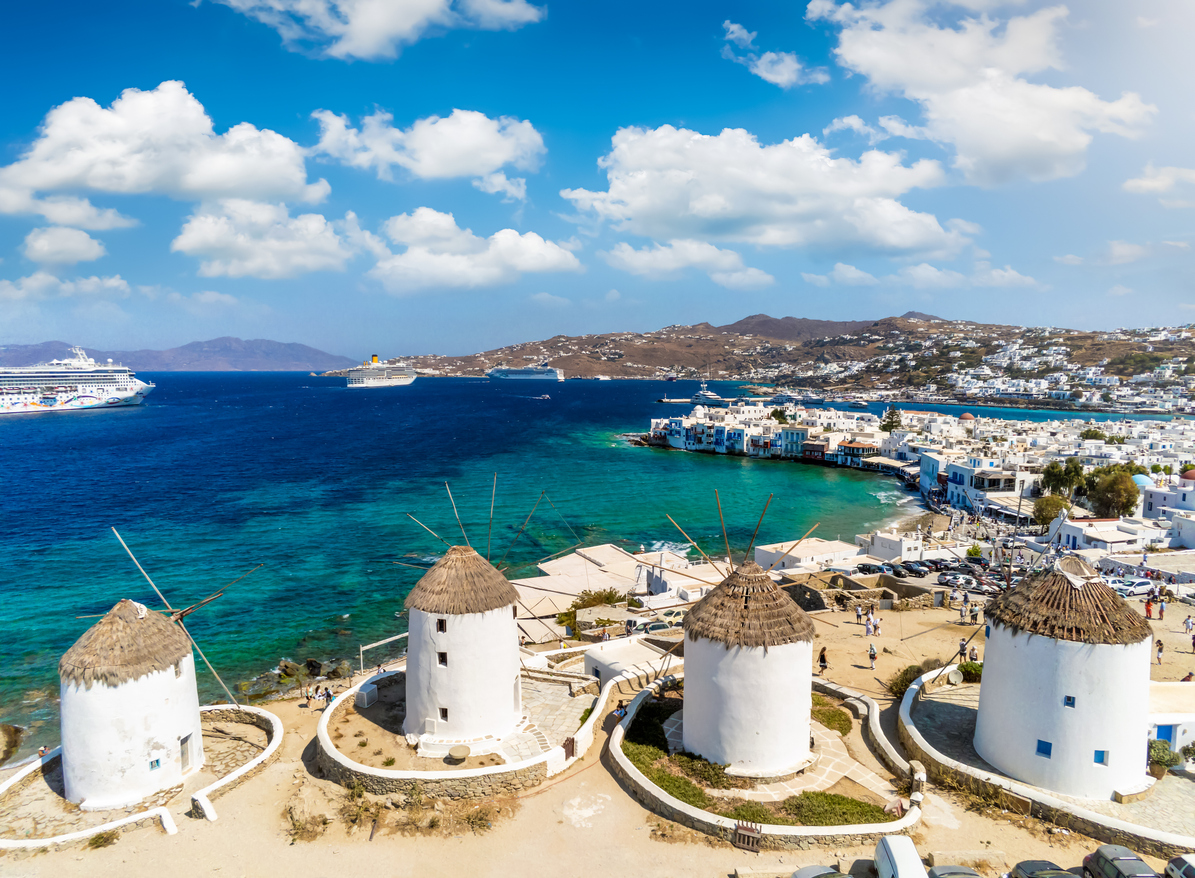 Οι ανεμόμυλοι σήμα κατατεθέν του νησιού ©iStock