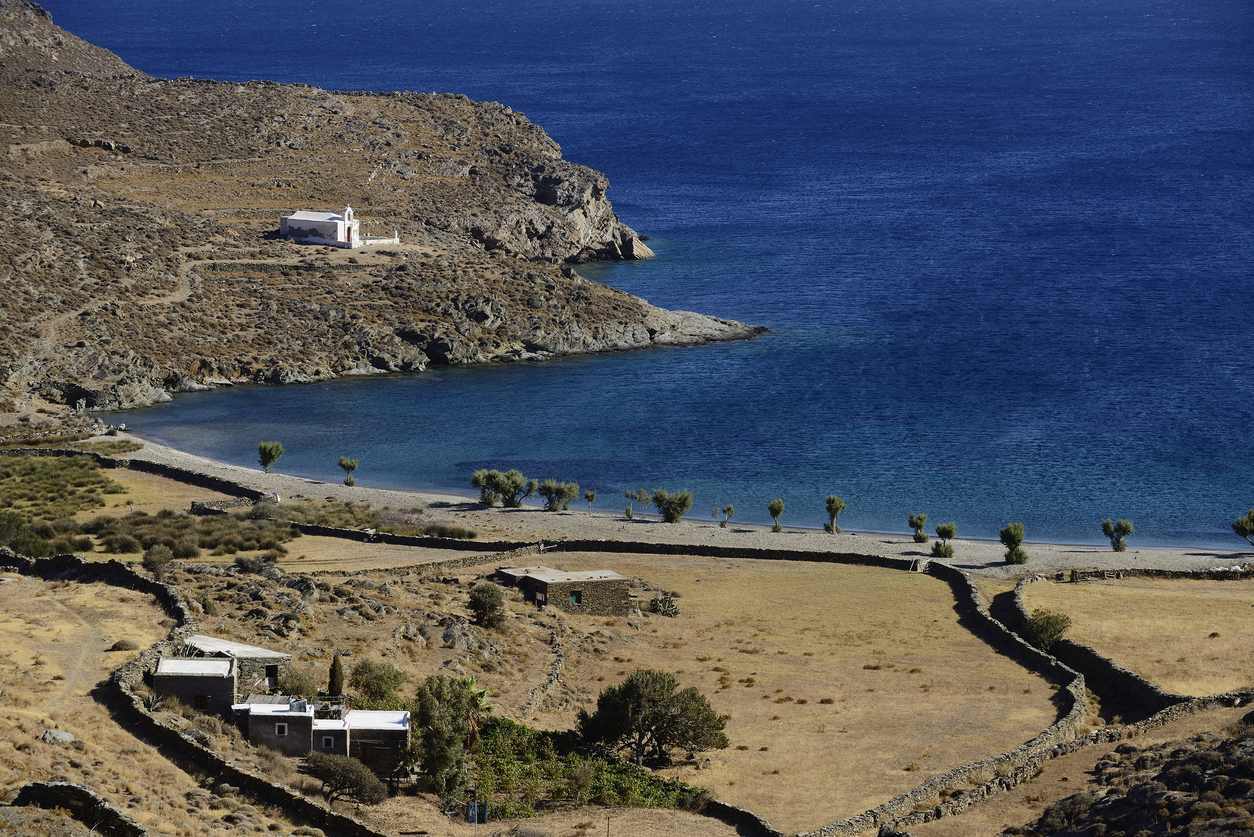 Παραλία Αγίου Στεφάνου ©iStock